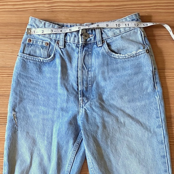 Zara Straight Leg High Rise Button Fly Ripped Ankle Jeans in Light Wash Sz 2 - Picture 3 of 8